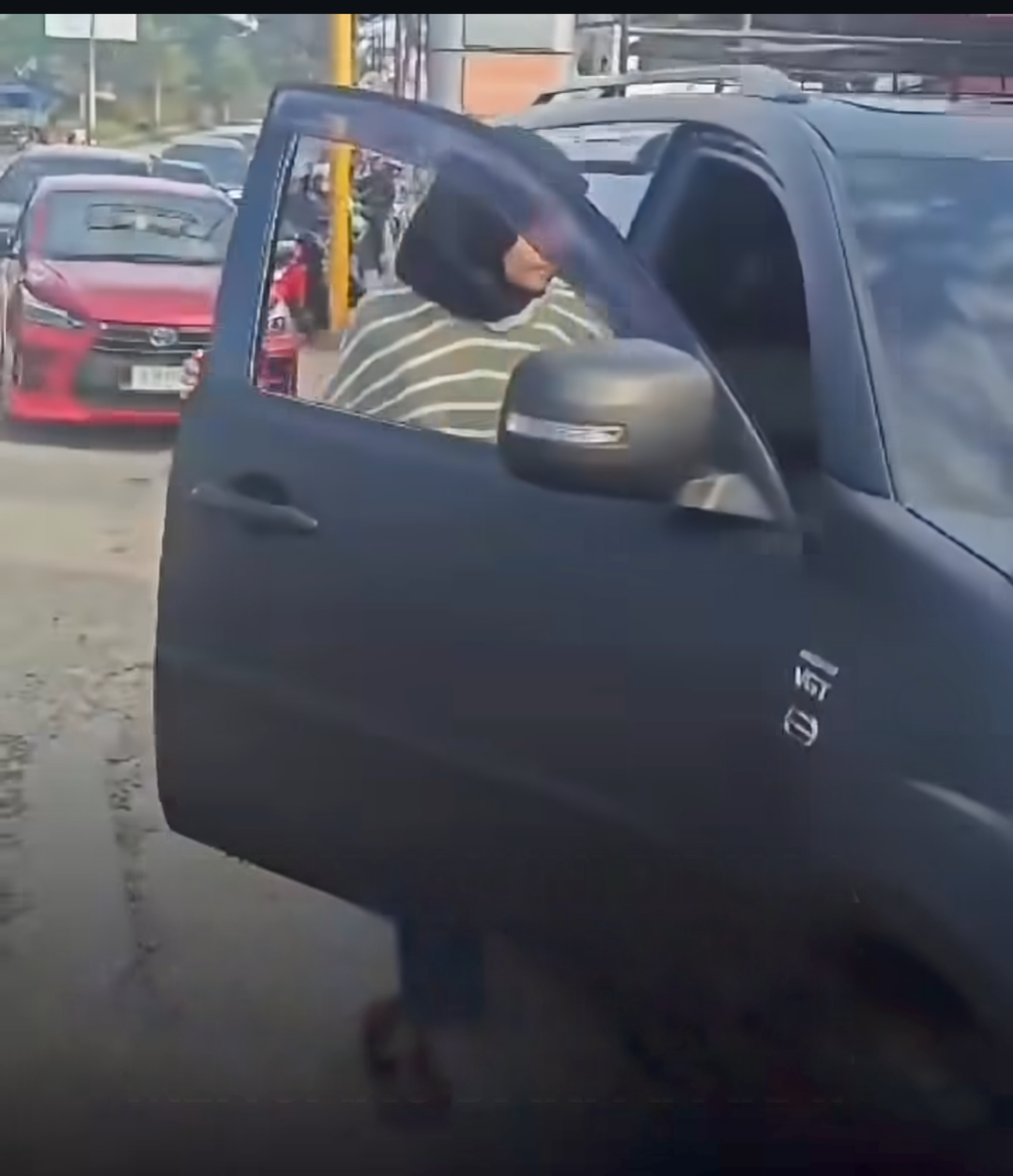 Pengendara Arogan Nyaris Tabrak Petugas di Perbatasan Makassar–Gowa